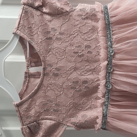 Roses dress - Picture 3 of 3